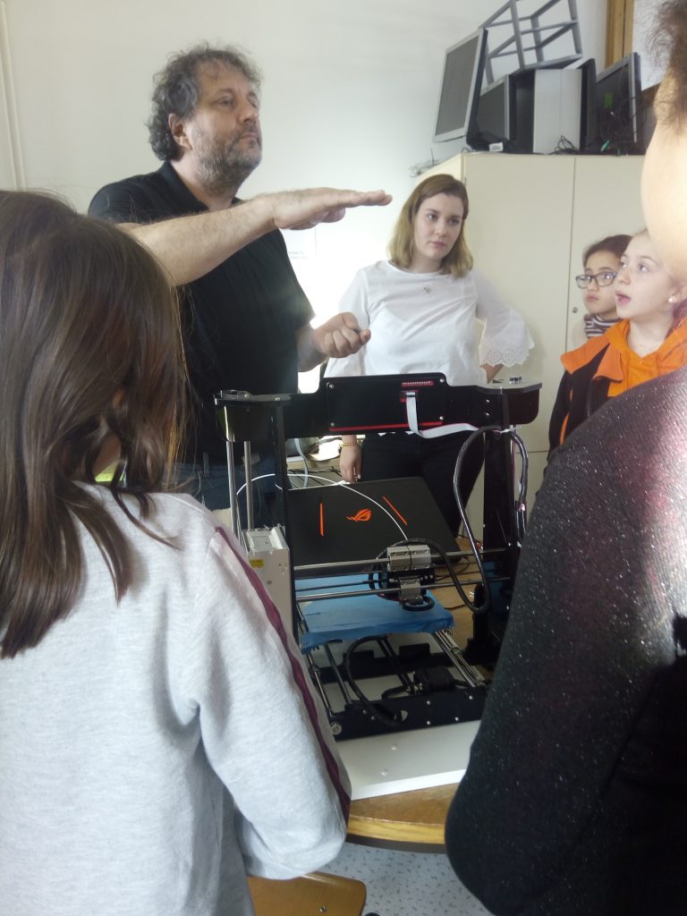 janvier 2019 – Atelier modélisation 3D avec les filles de « On prend la Place »